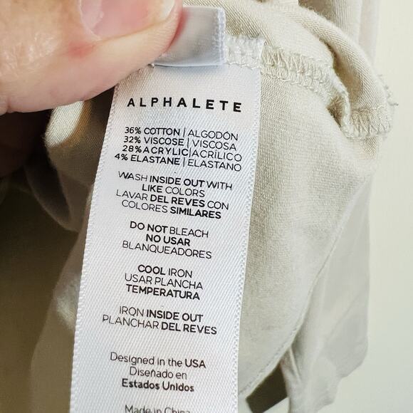 Alphalete Long Sleeve Crew Neck Workout Shirt Mens Medium Cream Gorpcore Hiking - Picture 5 of 7